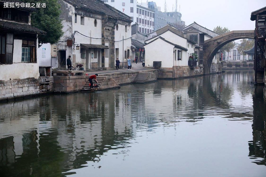 谭咏麟、钟镇涛现身上海!黄河路去了汤包吃了,还学了上海话!老有腔调额~